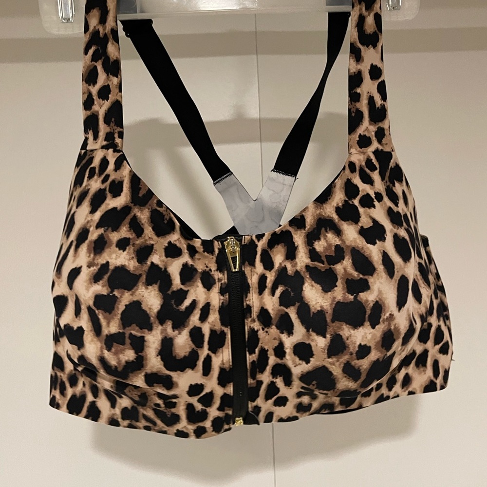 Victoria Secret Sports Bra - 38 DDD